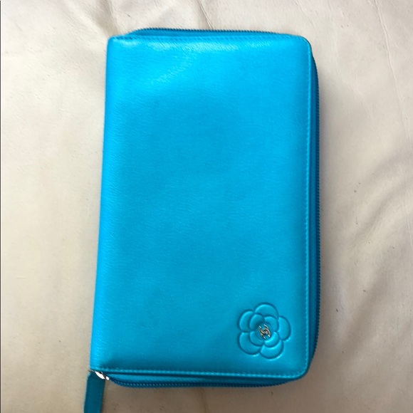 CHANEL Large Wallet. - Picture 1 of 11